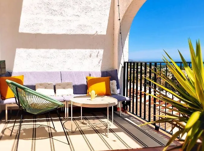 The View: Sea, Mountain, Terrace, Swimming Pool Apartment *